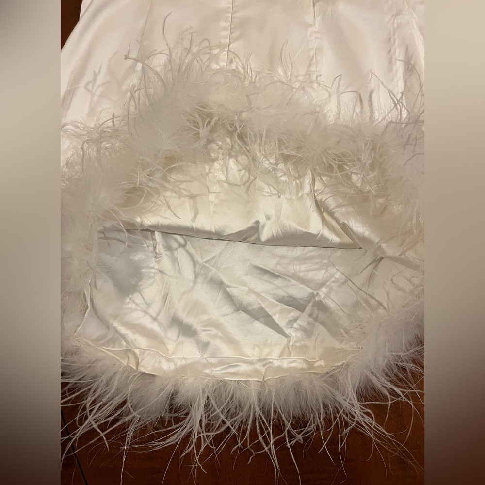 More to Come sexy satin lingerie/ cami. Feather trim. Adjustable straps, white L - Picture 10 of 11